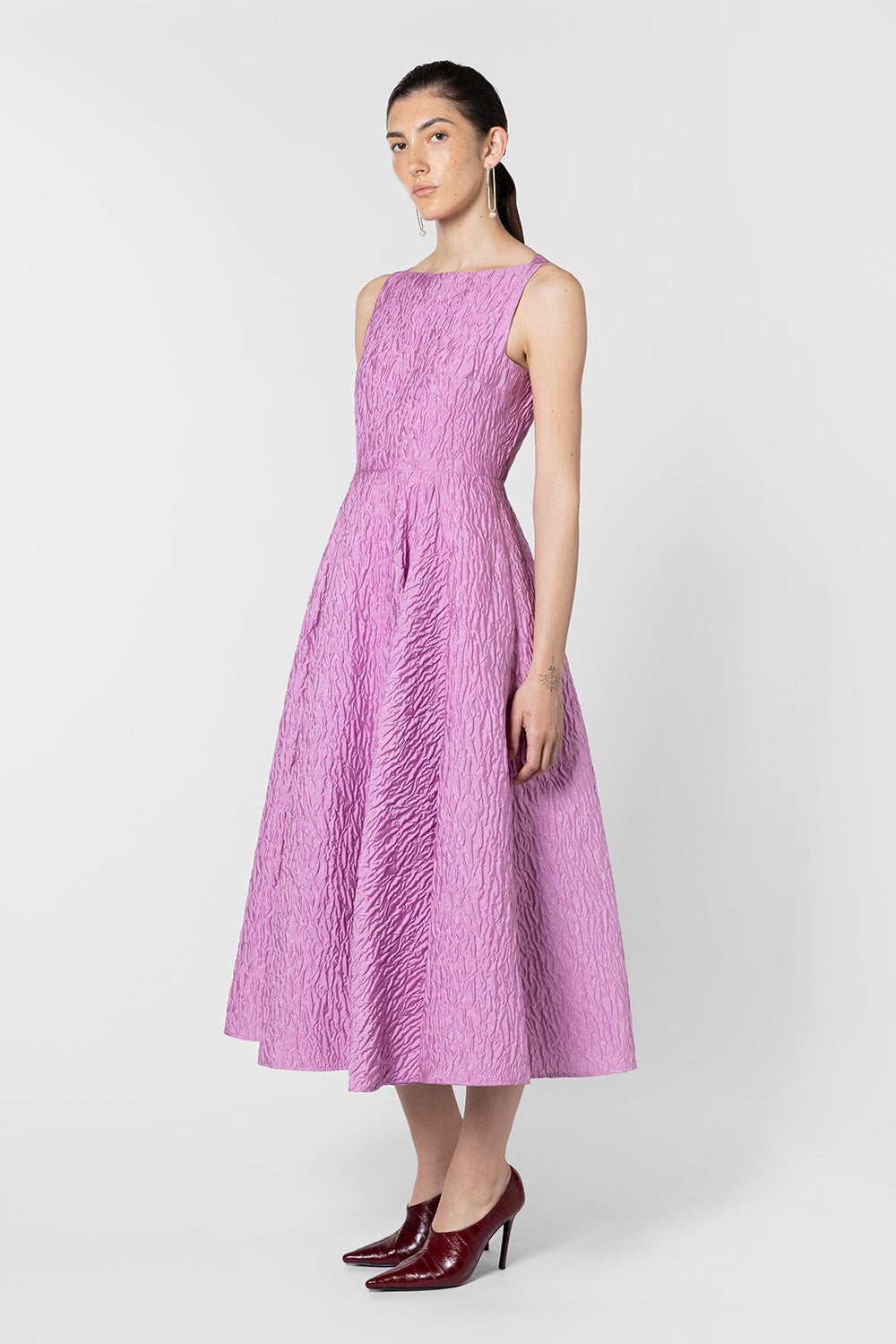 roksanda dress Fall 2024 Ready-to-Wear Runway, Fashion Show & Collection Review emphasizing the twisted & Other Stories unveils collaboration