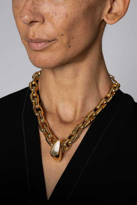 FOSSA GOLD CHAIN NECKLACE WITH CREAM ENAMEL